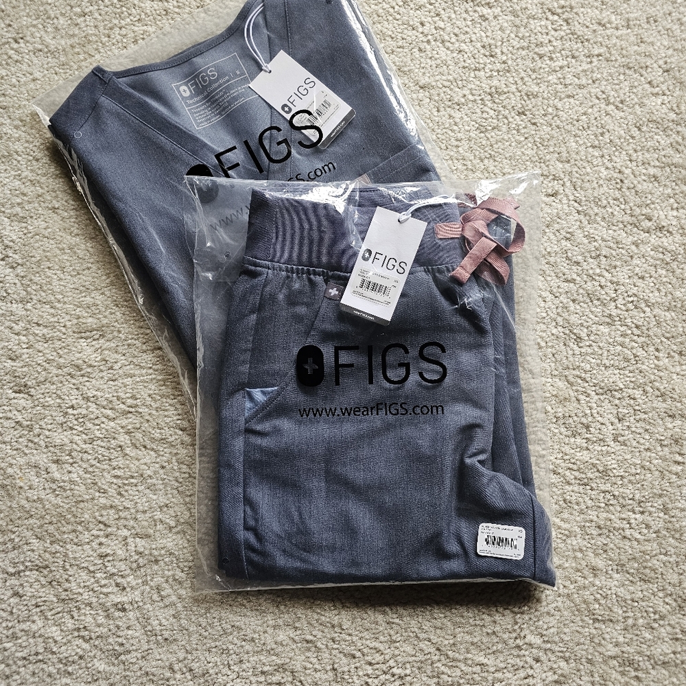 Figs Heathered Denim Scrub Set - Picture 2 of 6